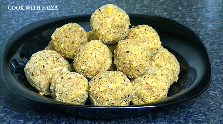 Homemade Alsi Ki Pinni – a nutritious winter sweet made with flaxseeds, nuts, and ghee, perfect for energy and warmth.