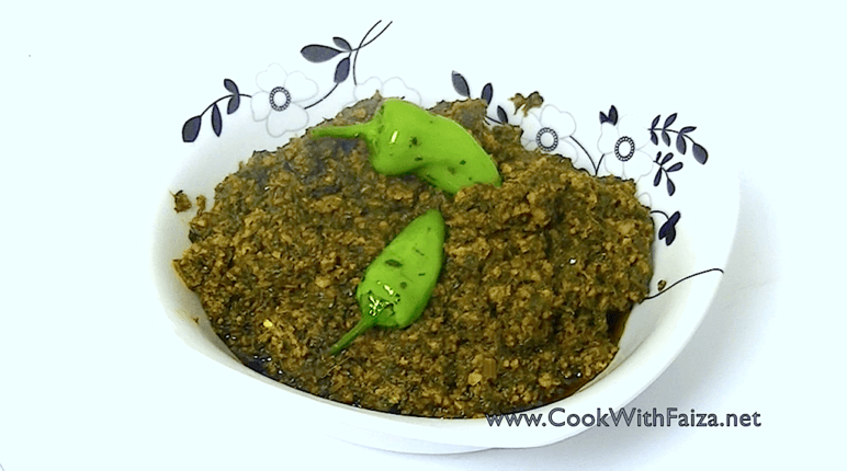 Palak Keema served with roti – traditional Pakistani spinach and minced meat curry