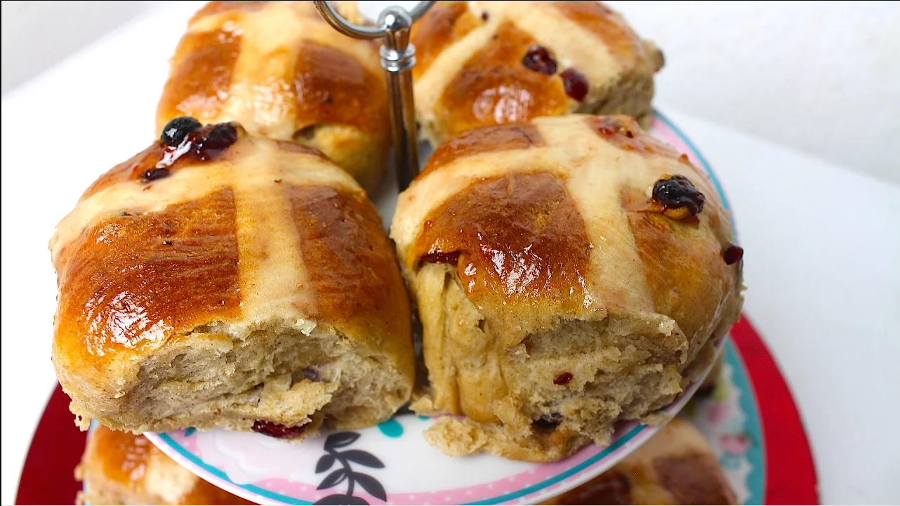 HOT CROSS BUNS