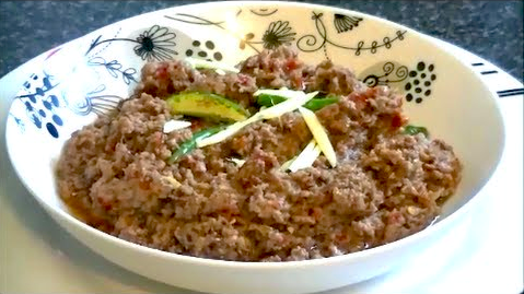Smoky Dum ka Keema served with naan – traditional Pakistani BBQ-style minced mutton curry