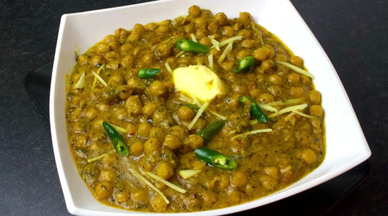 Chana masala served in a bowl with naan – Pakistani-style creamy chickpea curry